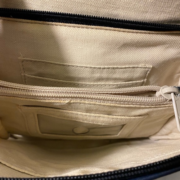 Liz Claiborne Navy blue hand bag. Gently used zip and snap closure - Picture 11 of 14